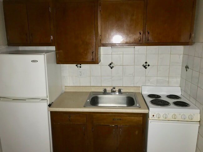 Kitchen - 2200 S Illinois Ave