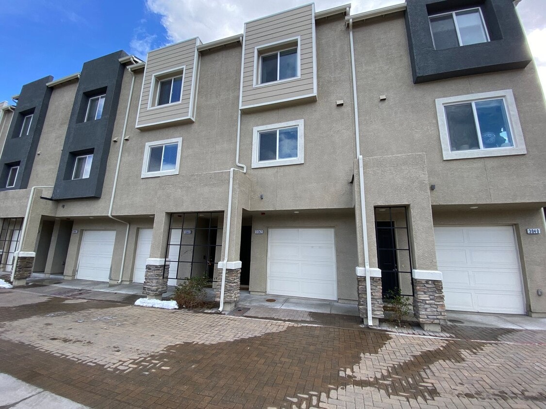 3042 Sterling Ridge Cir, Sparks, NV 89431 Townhome Rentals in Sparks NV