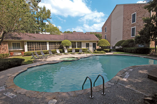 Piscina - Bayou Oaks Apartments