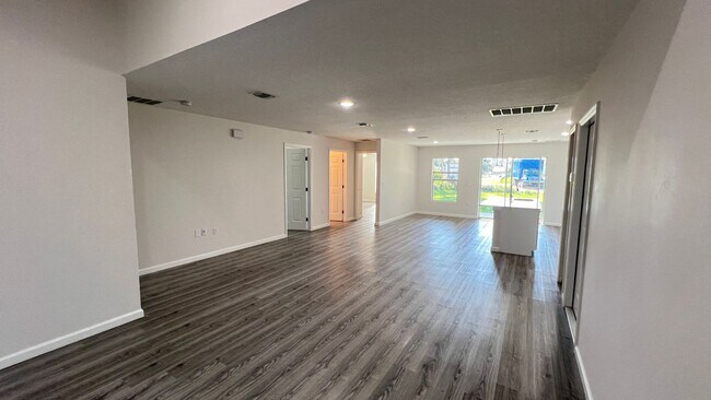 Building Photo - Beautiful 4 BD/2BA Home in Palm Bay!!