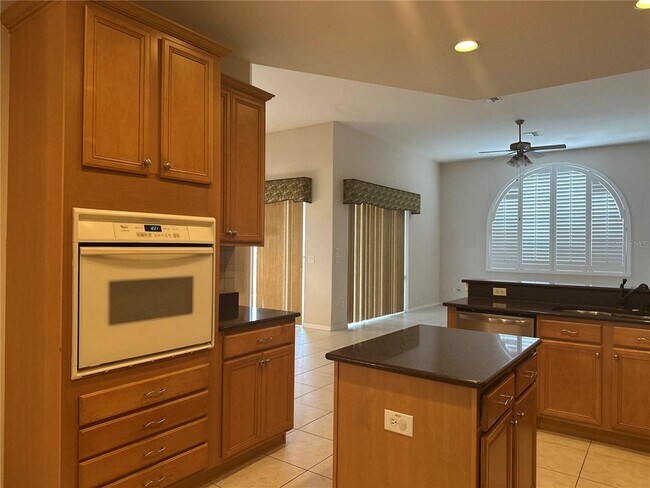 Building Photo - 10645 Weeping Elm Bend