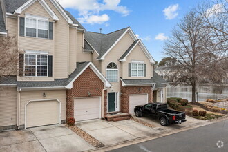 Building Photo - 5304 Summer Crescent