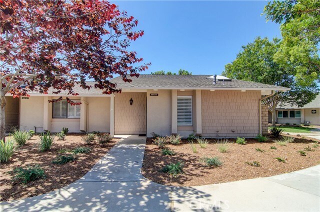 Foto principal - 8566 Fallbrook Cir