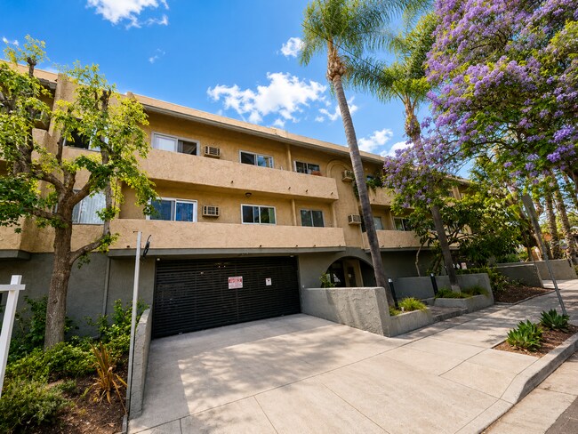 Foto del edificio - 1351 N Orange Dr