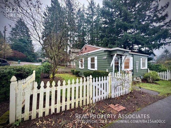 Building Photo - 533 N 137th St