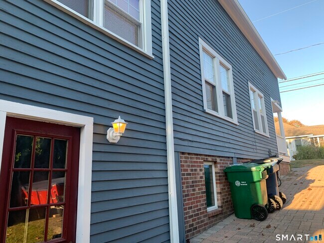 Foto del edificio - 70 New Shore Rd