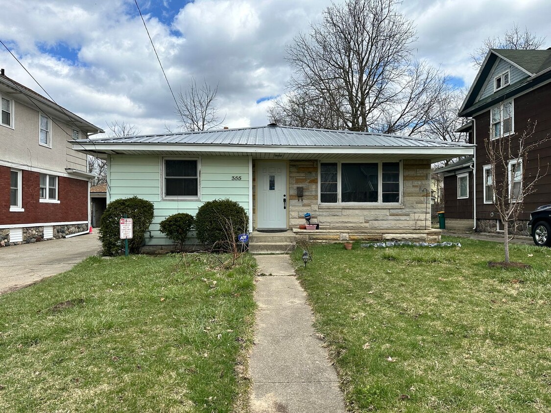 Primary Photo - Two Bedroom House in Battle Creek