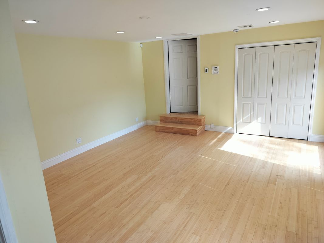 Foto del edificio - 4613 S Van Ness Ave