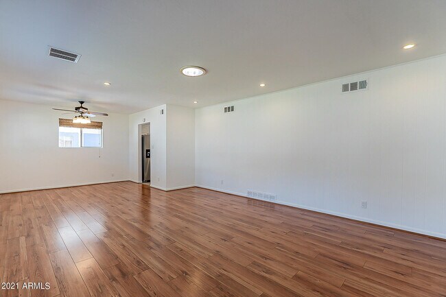 Building Photo - 4029 E Campus Dr