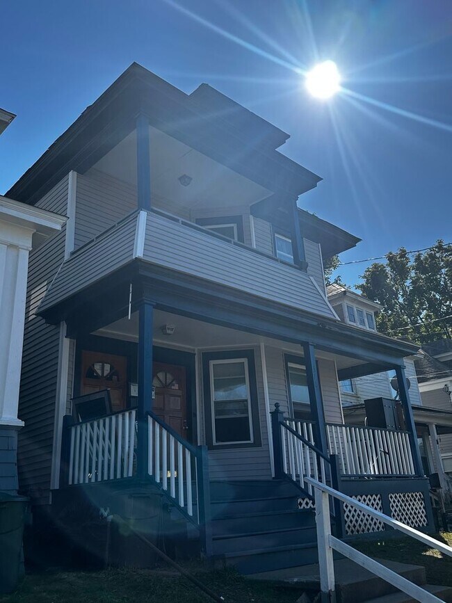 Building Photo - 310 Division St