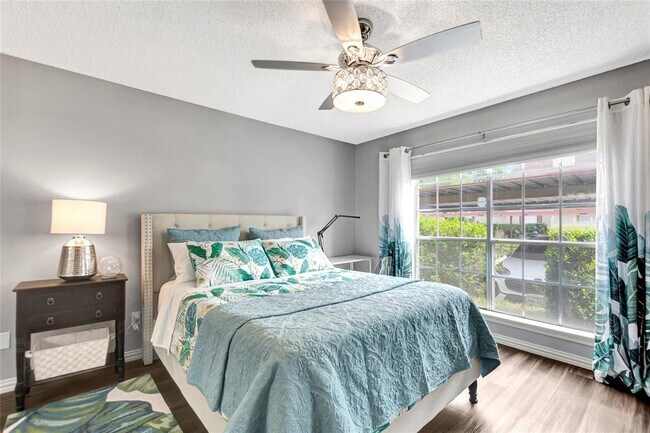 Building Photo - 2120 El Paseo St