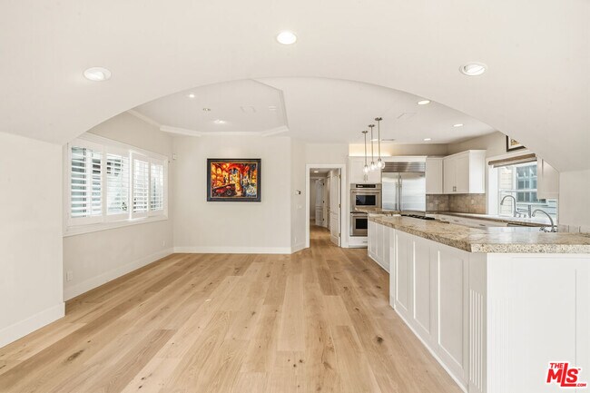 Foto del edificio - 707 Jasmine Ave