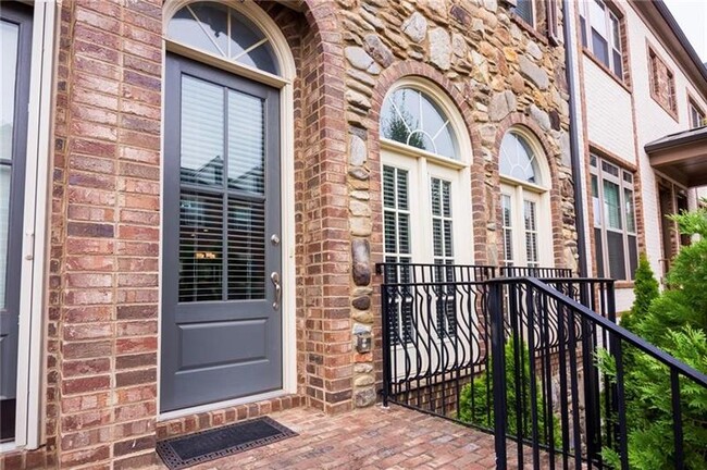 Building Photo - 3637 Brookleigh Ln NE