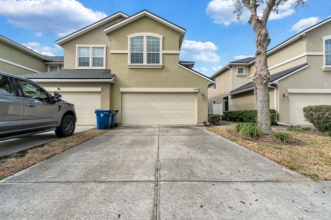 Building Photo - ***TWO WEEKS FREE*** Stylish 3BR Townhome with Garage & Walk-In Closet