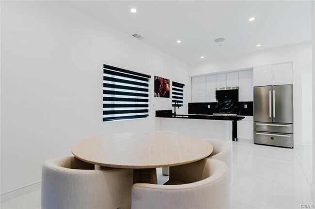Foto del edificio - 9811 Foothill Blvd