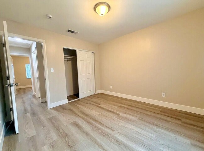 Foto del edificio - 1550 N Pershing Ave