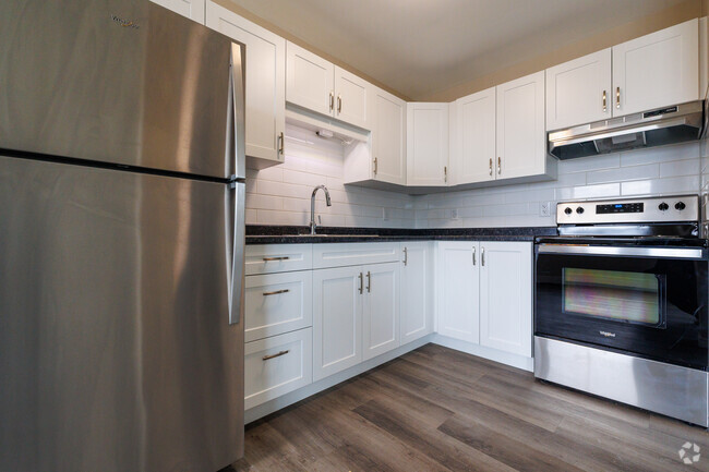 2BR, 1BA - SF - Kitchen - Prince at Trillium Park