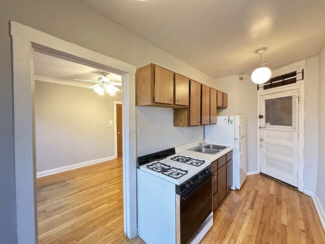 Foto del edificio - 3007 N Racine Ave