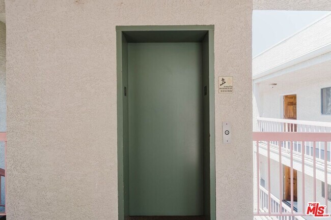Foto del edificio - 345 N Jackson St
