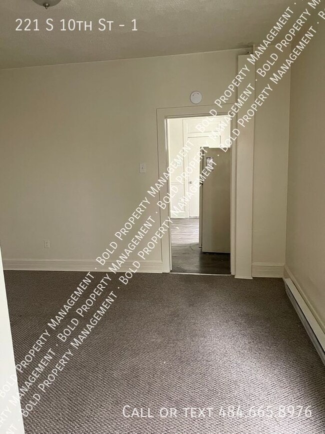 Foto del edificio - 221 S 10th St