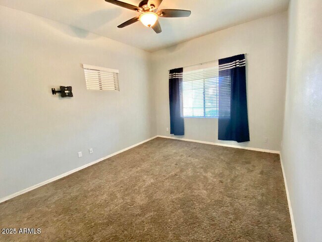 Foto del edificio - 11760 E Clinton St