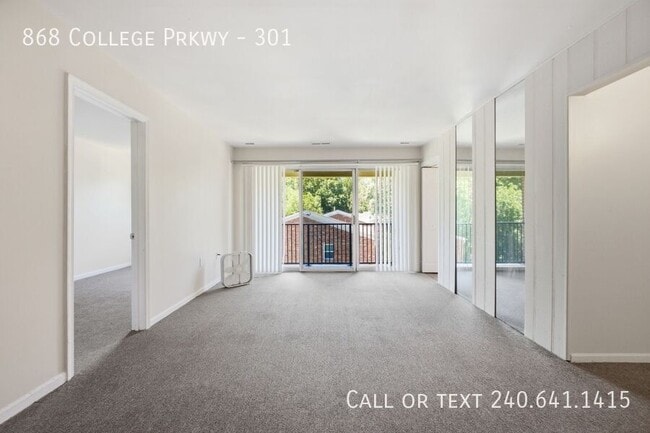 Foto del edificio - 868 College Pkwy