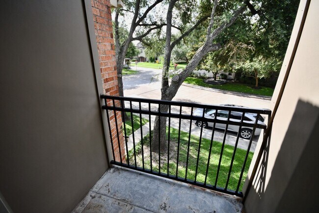 Foto del edificio - 4404 Basswood Ln