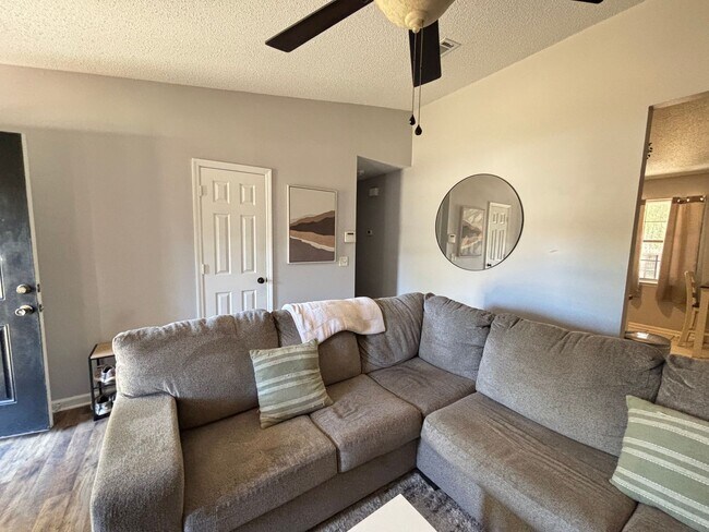 Foto del edificio - FOR RENT