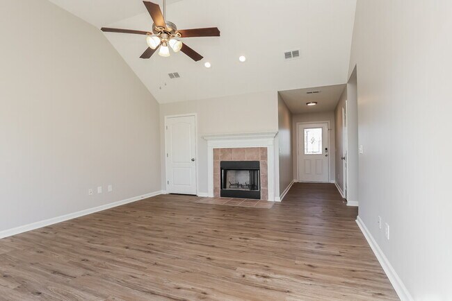 Building Photo - 323 Buttonwood Dr