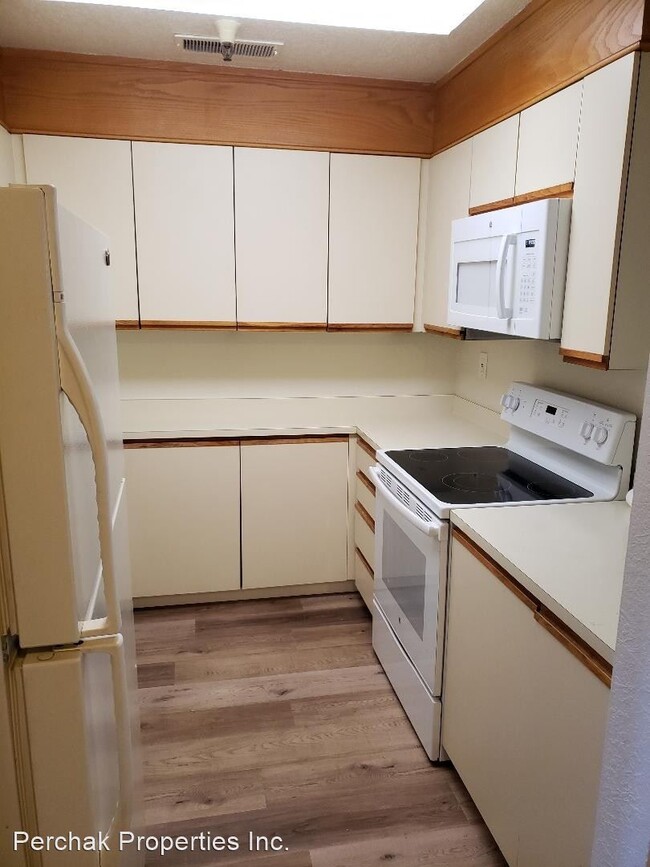 Building Photo - 1 br, 1 bath House - 3193 Wayside Plaza #13