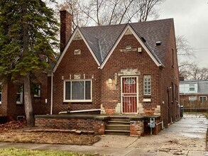 Building Photo - 15881 Manor