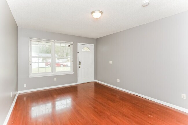 Foto del edificio - 5049 Yearling Ln