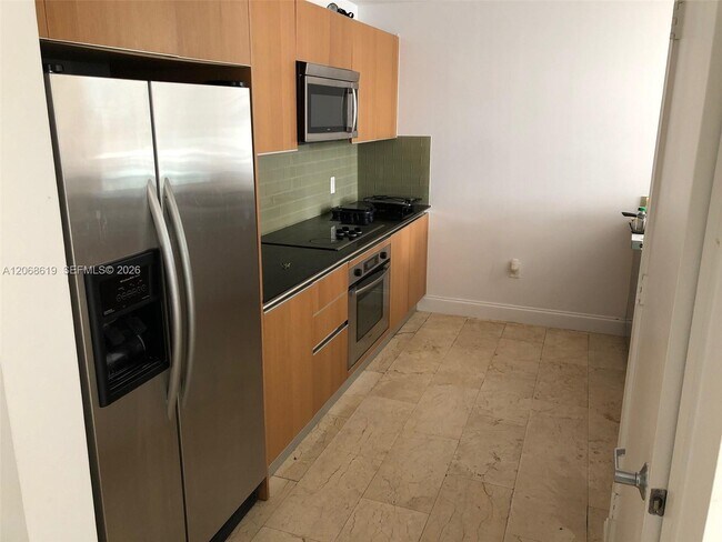 Building Photo - 1060 Brickell Ave