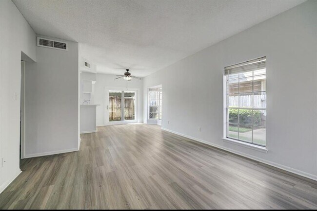 Foto del edificio - 7575 Cambridge St