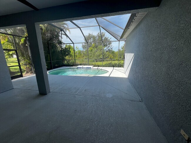 Building Photo - 4726 Claremont Park Dr