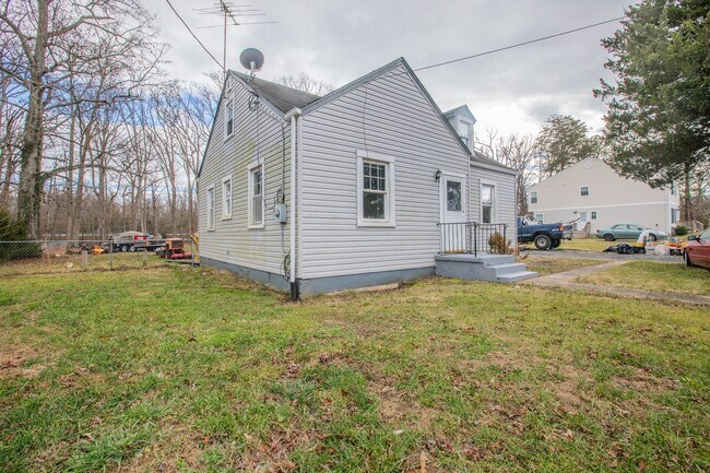 Foto del edificio - Lovely 3 BR/1.5 BA Single-Family Home in B...