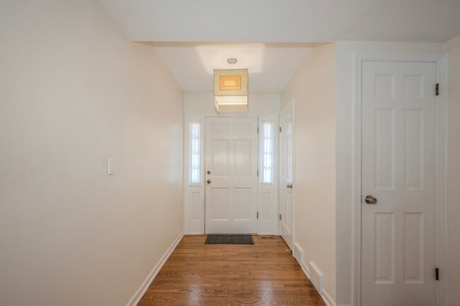 Building Photo - 3036 Highland Ave