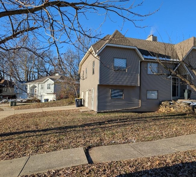 Building Photo - 6601 NW 70th St