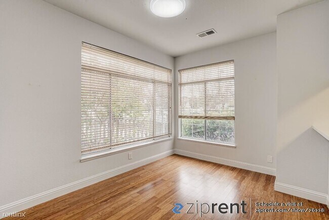 Foto del edificio - 2 br, 2.5 bath Townhome - 603 Commodore Dr...