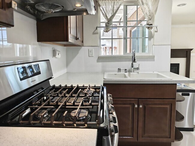 Foto del edificio - 2086 Fairway Glen Dr