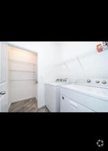 Building Photo - 573 Disa Dr
