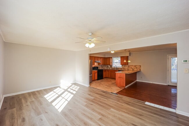 Building Photo - 6160 Connell Rd