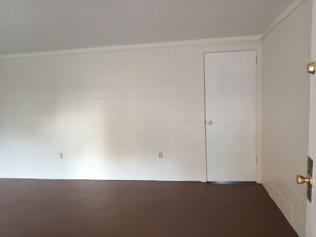 Building Photo - 1517 E Residence Ave