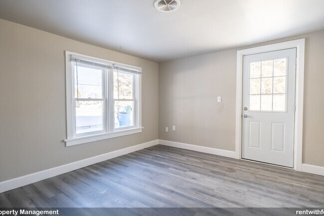 Foto del edificio - 725 E. Main St, Little Chute