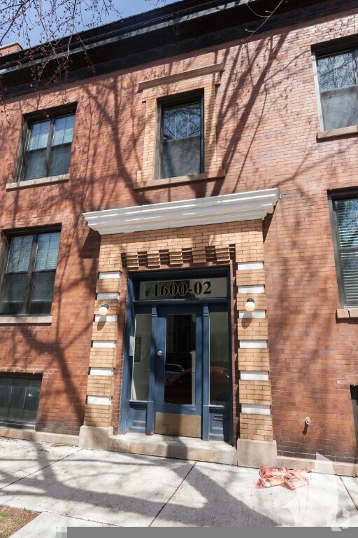 Building Photo - 1600 W Belle Plaine Ave