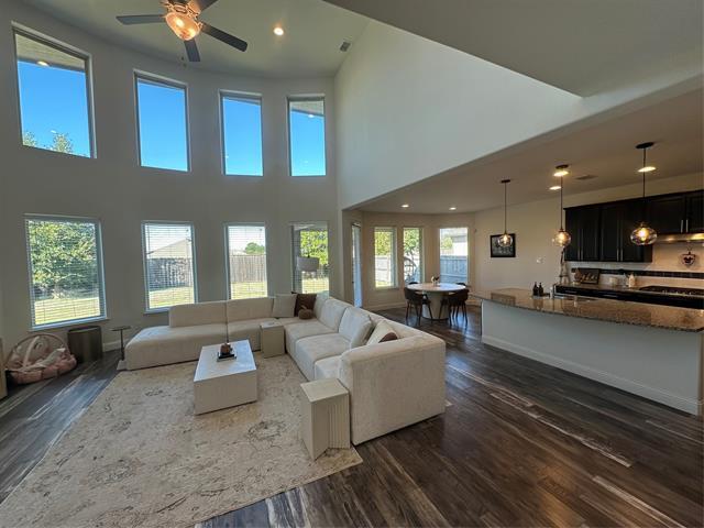 Foto del edificio - 5109 Rosewood Ln