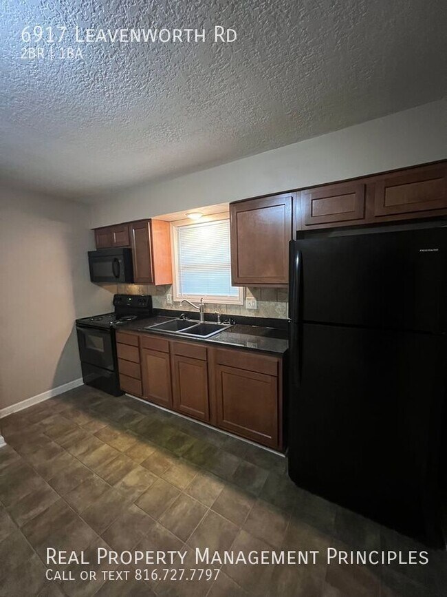 Foto del edificio - Recently Renovated 2 Bedroom 1 Bath Townho...