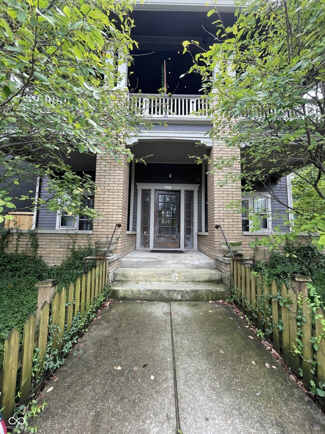 Building Photo - 537 E 11th St