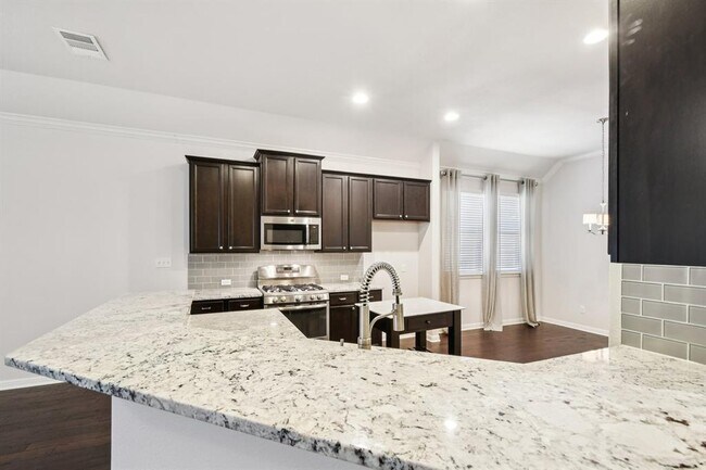 Building Photo - 2244 Hilltop Climb Dr