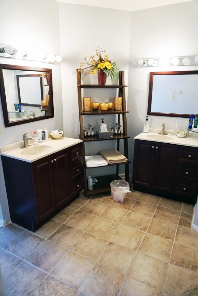 furnished master bathroom - 6026 Main St